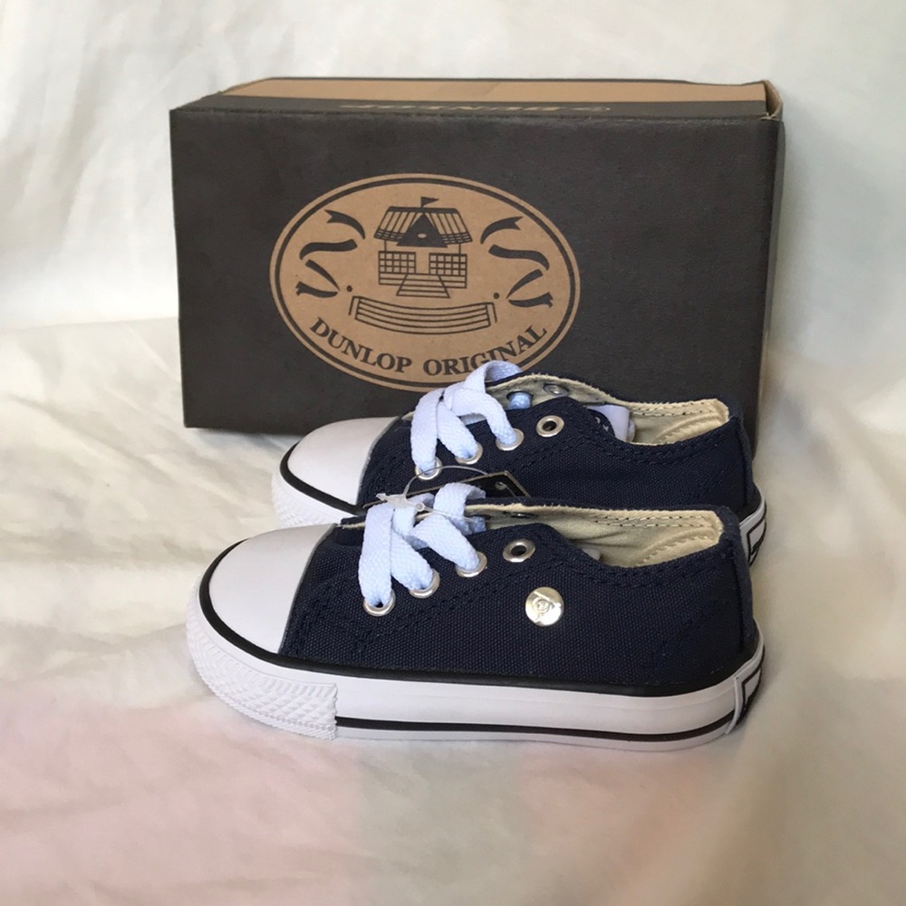 Dunlop infant shoes, navy. Size 5C.